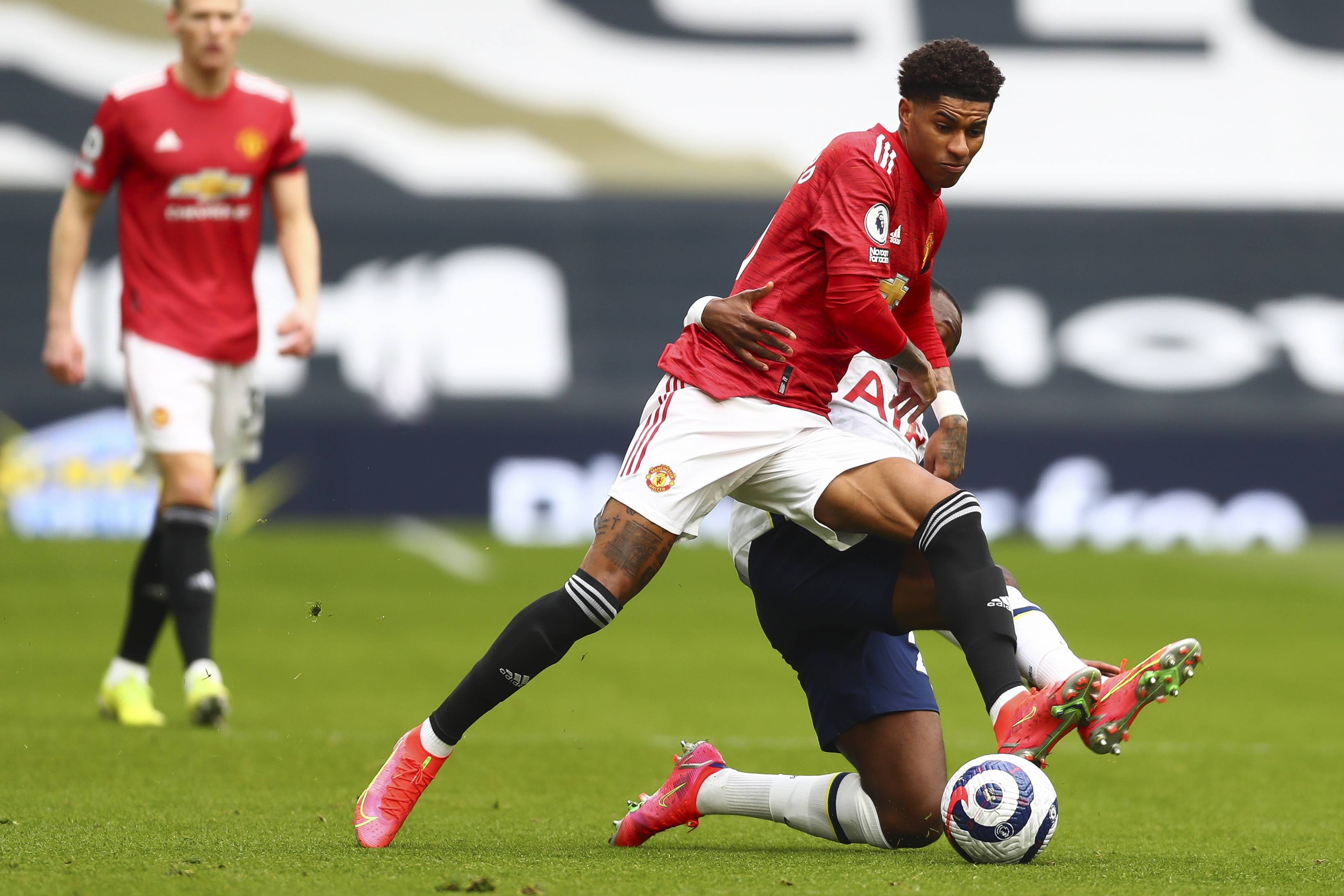 他在场上的 他在场上的